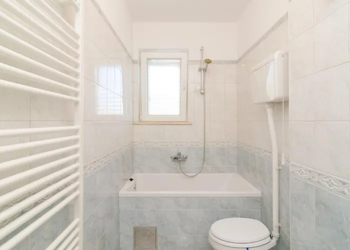 Feel Phili - Two Bedroom With Balcony And Sea View