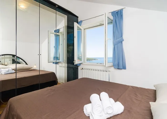 Feel Phili - Two Bedroom With Balcony And Sea View *