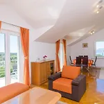 Feel Phili - Two Bedroom With Balcony And Sea View *