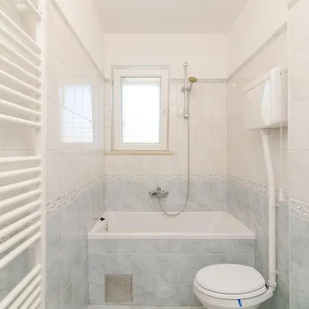 Feel Phili - Two Bedroom With Balcony And Sea View