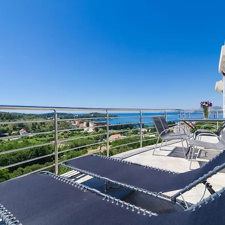 Apartment Feel Phili - Two Bedroom With Balcony And Sea View *