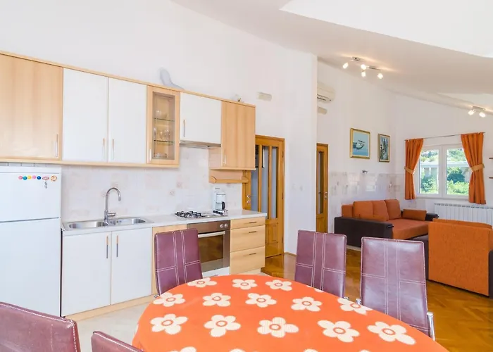 Feel Phili - Two Bedroom With Balcony And Sea View