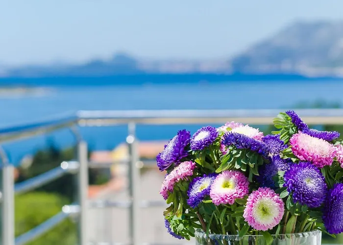 Feel Phili - Two Bedroom With Balcony And Sea View *