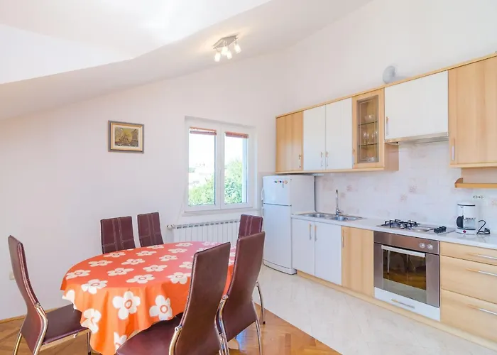 Feel Phili - Two Bedroom With Balcony And Sea View Apartment *