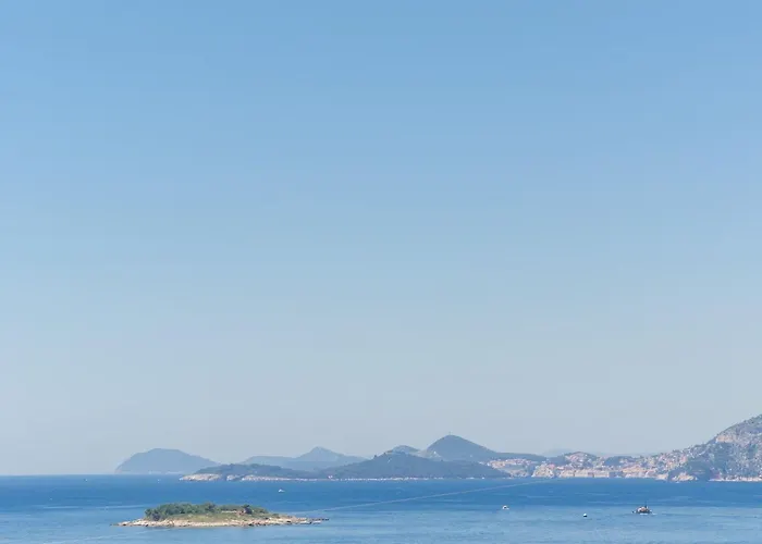 Feel Phili - Two Bedroom With Balcony And Sea View