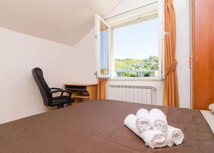 Feel Phili - Two Bedroom With Balcony And Sea View Apartment