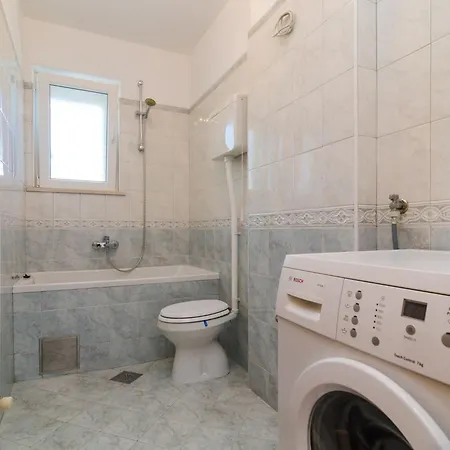 아파트 Feel Phili - Two Bedroom With Balcony And Sea View 챠브타트