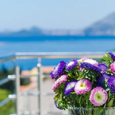 Feel Phili - Two Bedroom With Balcony And Sea View *