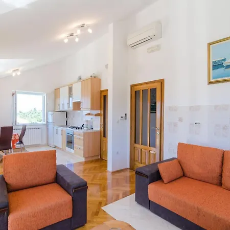 Apartment Feel Phili - Two Bedroom With Balcony And Sea View