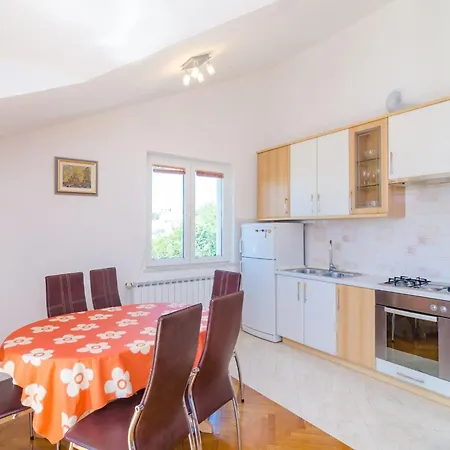 Feel Phili - Two Bedroom With Balcony And Sea View Apartment *