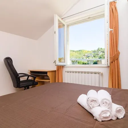 Feel Phili - Two Bedroom With Balcony And Sea View Apartment