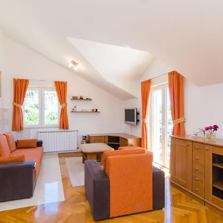 아파트 Feel Phili - Two Bedroom With Balcony And Sea View 챠브타트